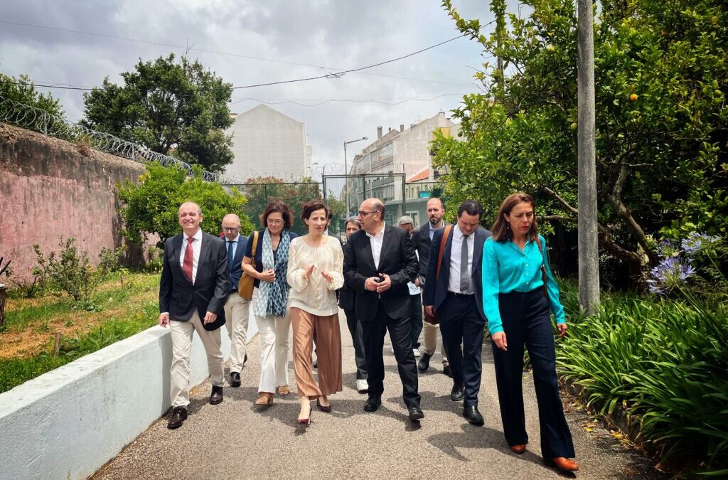 Comissária Europeia visita projeto de inclusão juvenil apoiado pelo Lisboa 2030